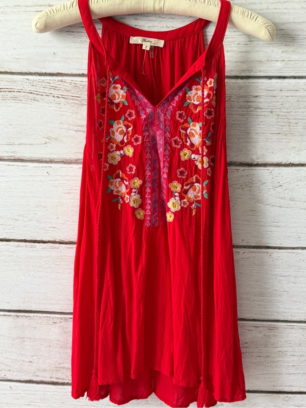 ANDREE BY UNIT Red Sleeveless Blouse with Gathered Neck